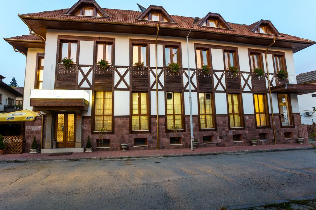 Family Hotel Tetewen Exterior foto